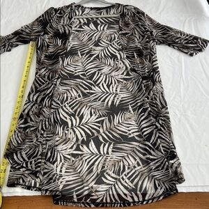 Women's Black and Cream Leaf Pattern Shrug